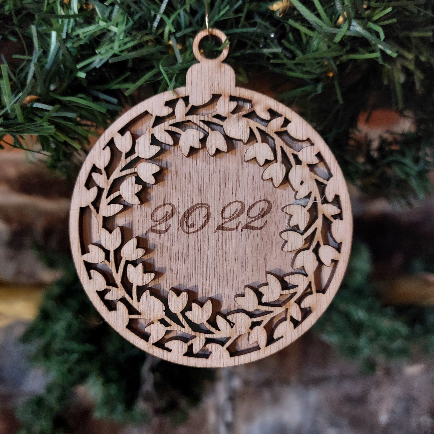 Kerstbal 2022 Rozen Hout